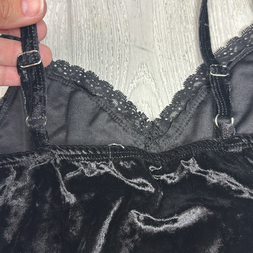 Black velour crop top, medium - Picture 8 of 8